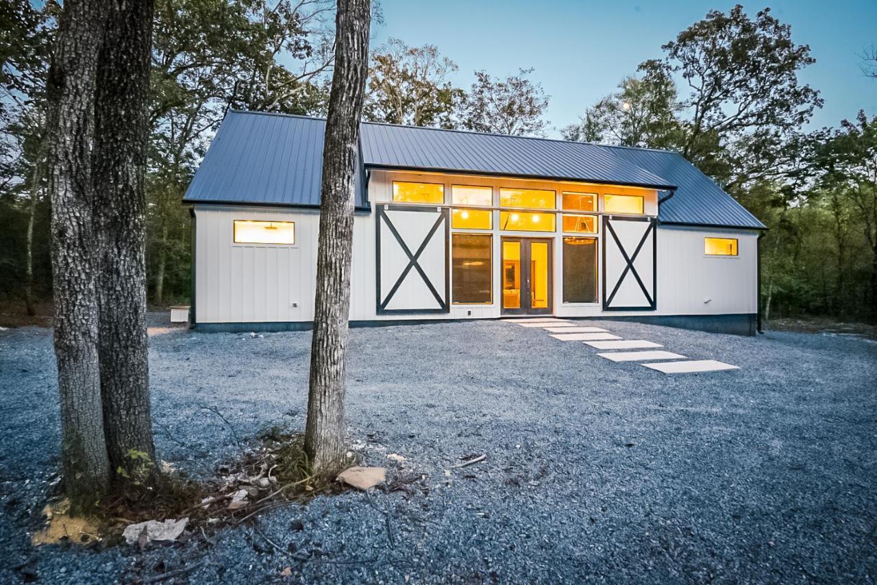 "The Barndo" 4Br Luxury Cabin, Hot Tub, Fire Pit, Bunks, Arcades, Playhouse! Broken Bow Esterno foto