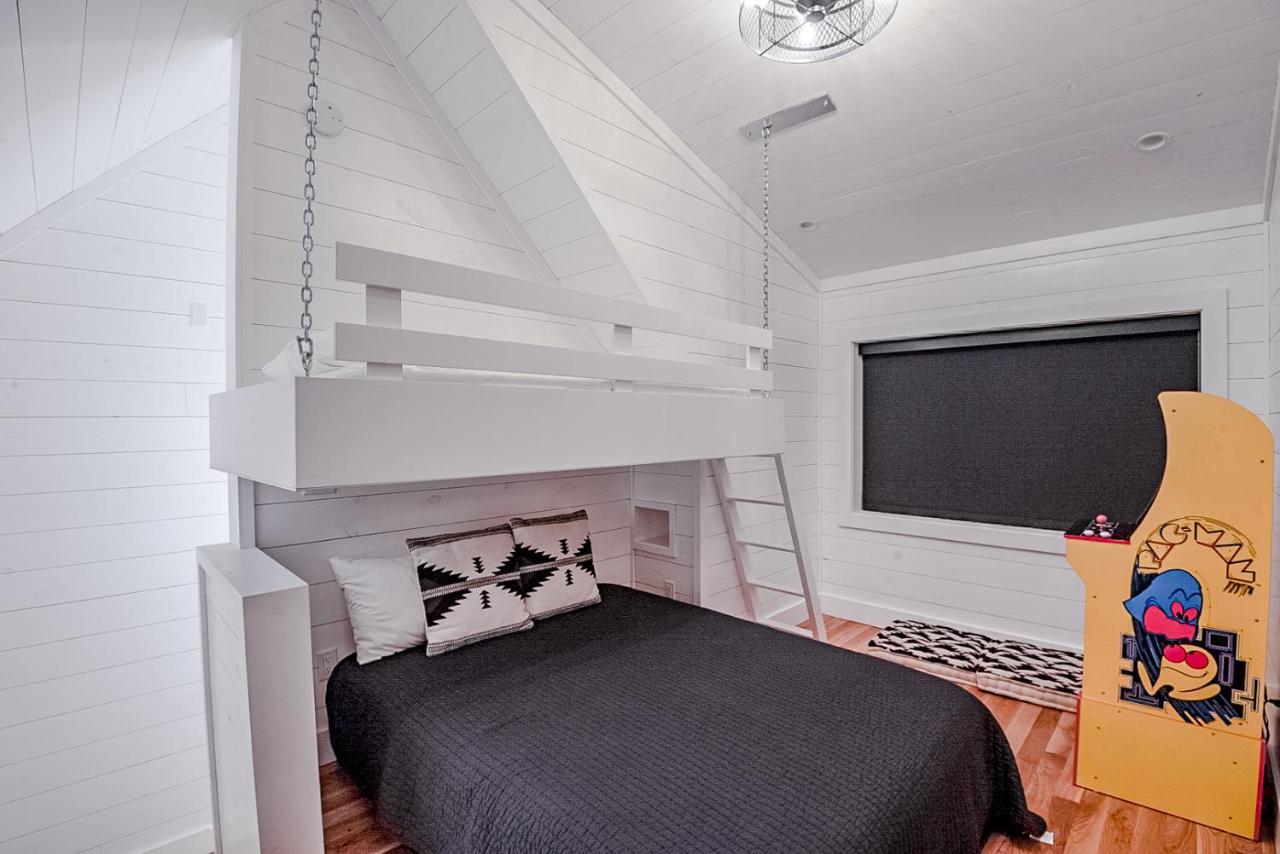 "The Barndo" 4Br Luxury Cabin, Hot Tub, Fire Pit, Bunks, Arcades, Playhouse! Broken Bow Esterno foto